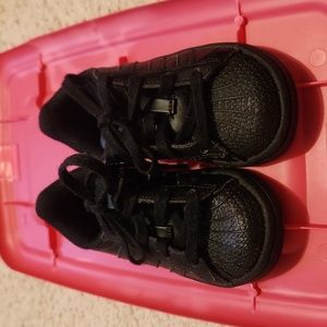Shelltoe Adidas in all black size 6 toddler